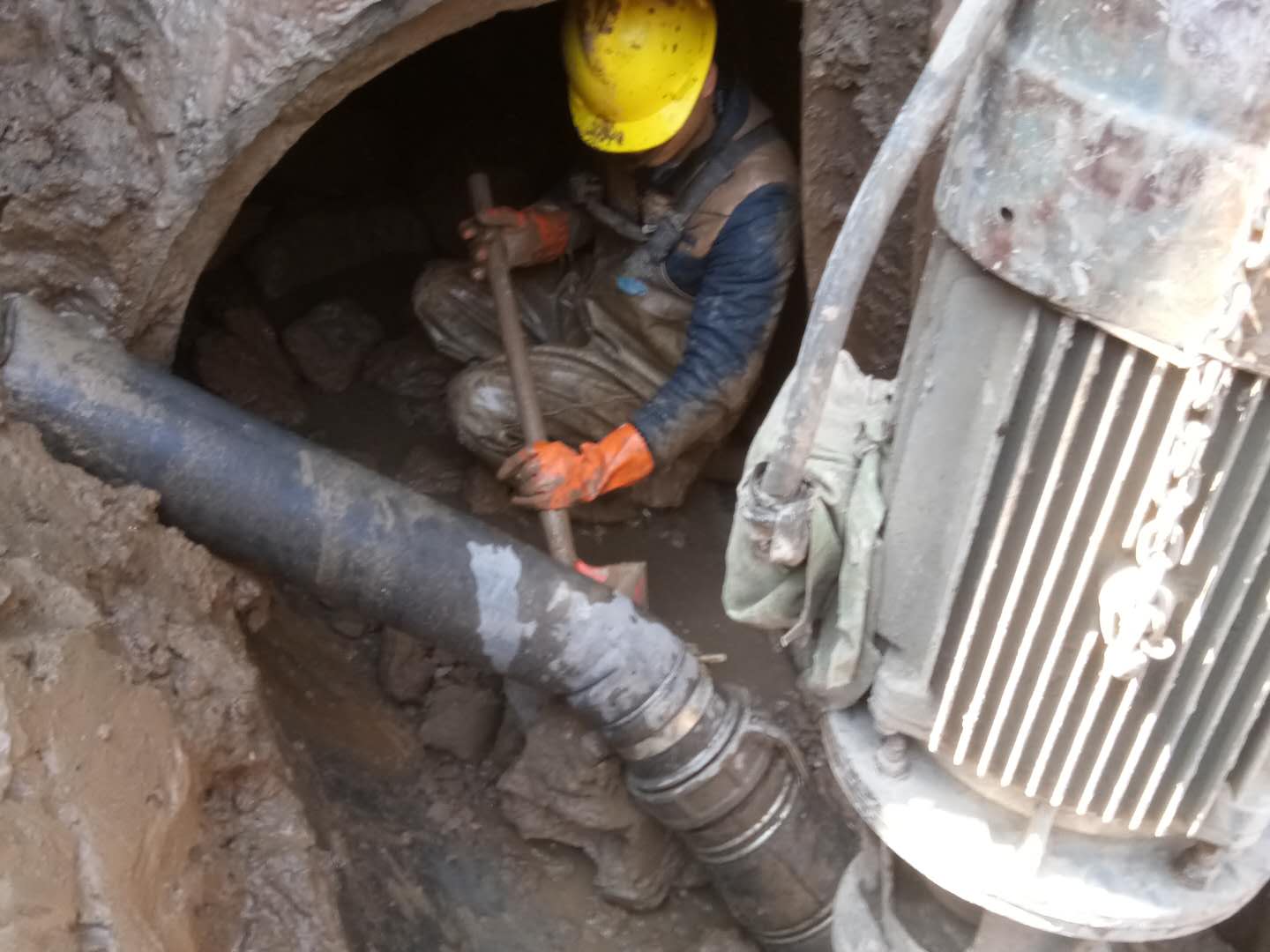 阿合奇管道清淤